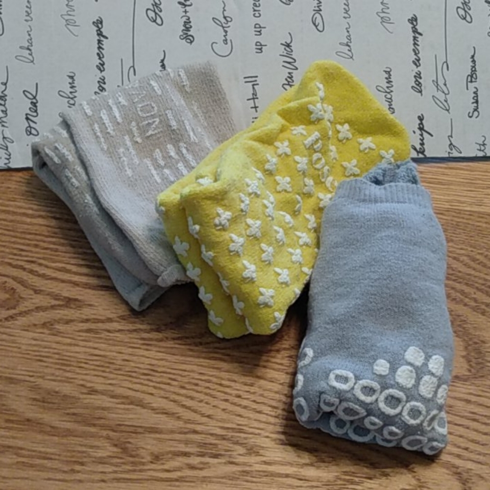 5 pairs of gripper socks